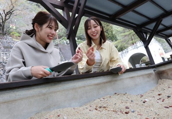 Mu Valley Stone gem Hunting Iwakuni